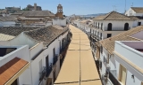 Osuna prepara la instalaci&oacute;n de los toldos en el centro para crear zonas de sombra en verano