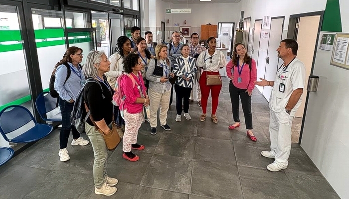 Profesionales del Ministerio de Sanidad de Colombia visitan el Hospital de Antequera para conocer su funcionamiento