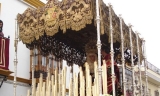 La cuadrilla de la Virgen de las Lágrimas de La Puebla de Cazalla cumple 50 años de hermanos costaleros