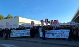 Una protesta delante del Hospital de Puente Genil reclama recuperar los servicios: &ldquo;Nos estamos quedando sin especialistas&rdquo;