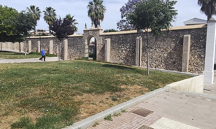 Muro de la antigua Huerta del Carmen de Lucena.