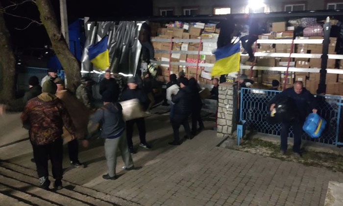 Recepción del tráiler con material humanitario en Ucrania.