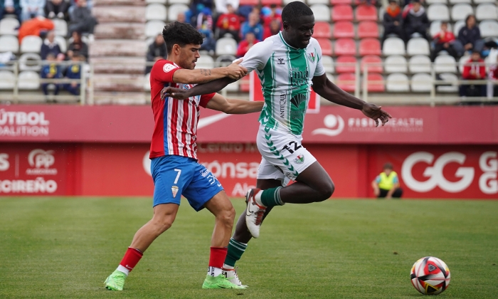 El Antequera CF disfruta, sufre y gana en Algeciras