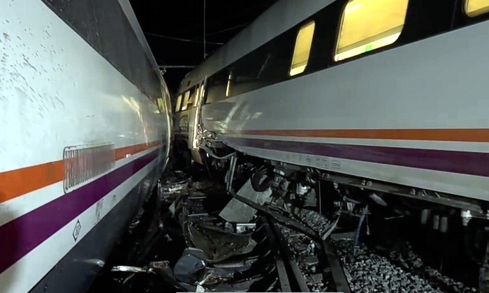 El choque entre dos trenes en El Chorro deja 13 heridos y m&aacute;s de 250 pasajeros evacuados