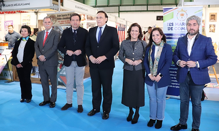 Visita de G&oacute;mez Villamandos al Sal&oacute;n del Estudiante.