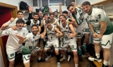 El equipo de La Rambla Ciudad Alfarera celebra su victoria en Liga Nacional Andaluza de Baloncesto frente a M&aacute;laga Basket (81-69)