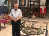 Teodoro &Eacute;cija, en el patio del C&iacute;rculo Lucentino.
