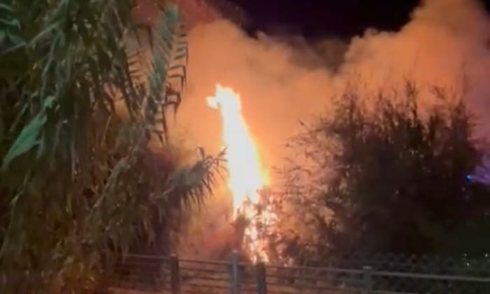 Fuego en el r&iacute;o Lucena.