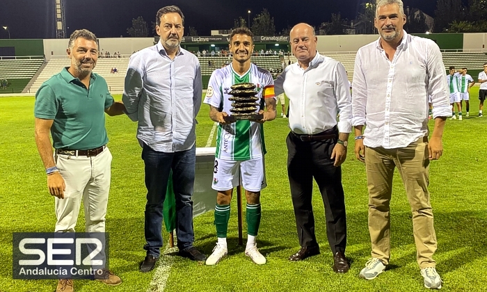 El Antequera C.F. vence, convence y levanta el Trofeo Torcal
