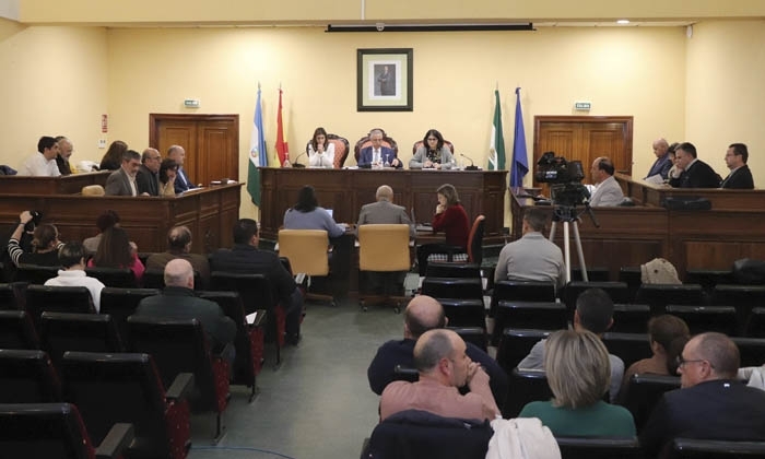 Sesión plenaria en el ayuntamiento de Lucena.
