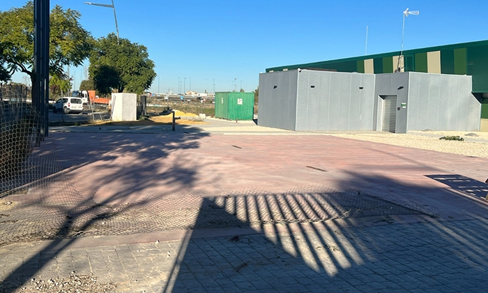 Exteriores del futuro pabell&oacute;n de Lucena.