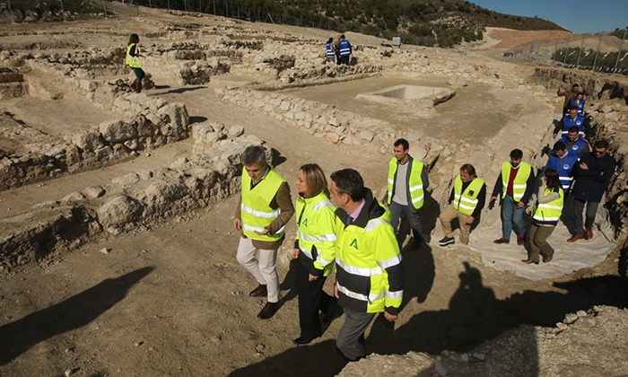 Visita al yacimiento arqueológico descubierto en la obra de la variante.