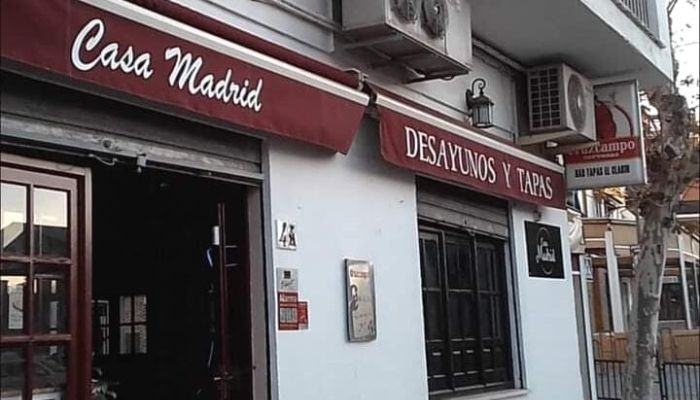 Bar Casa Madrid sirve comidas a una treintena de personas sin recursos de Écija