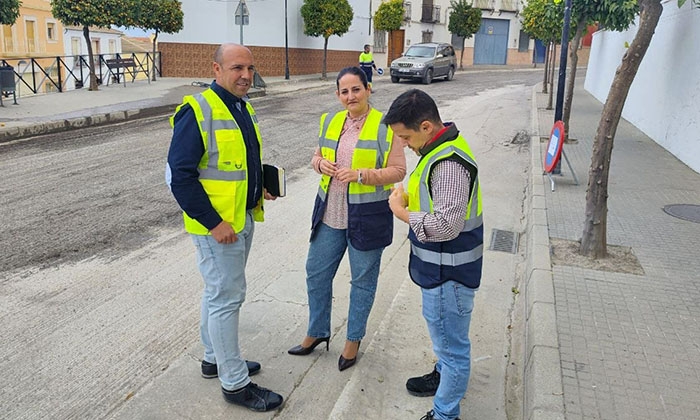 Una inversi&oacute;n de 45.000 euros posibilita reparar el firme de la Traves&iacute;a de Rute