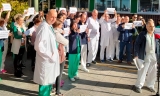 Protesta del colectivo sanitario, a las puertas del Hospital Infanta Margarita.