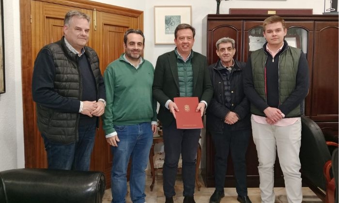 Fotograf&iacute;a de la firma del Convenio entre Ayuntamiento de Lucena y Ciudad de Lucena