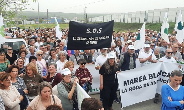 Marea Blanca se movilizar&aacute; en mayo en &Eacute;cija y carga contra la Gerencia de Osuna por el &ldquo;desastre&rdquo; de las listas de espera
