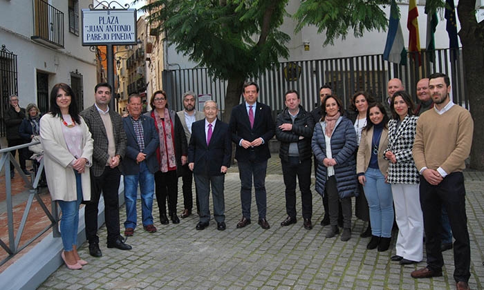 Descubrimiento de la placa.