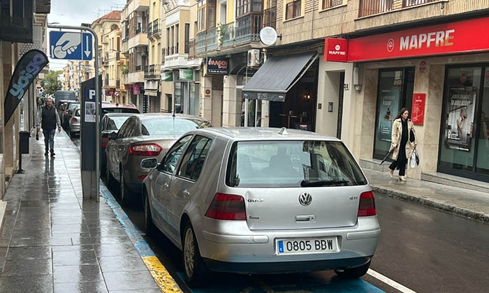 Calle El Peso, tramo donde permanece la zona azul.