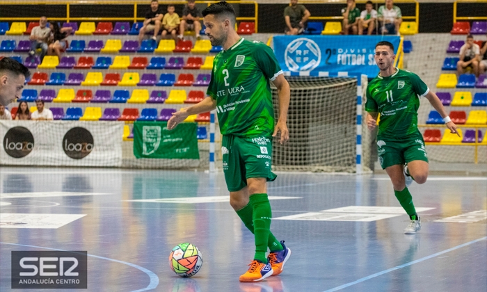 Burrito se convierte en la primera renovaci&oacute;n en el UMA Antequera