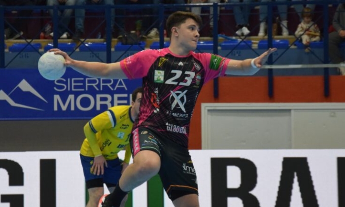 El &Aacute;ngel Xim&eacute;nez apela a la &eacute;pica y a su afici&oacute;n para superar al BM Logro&ntilde;o