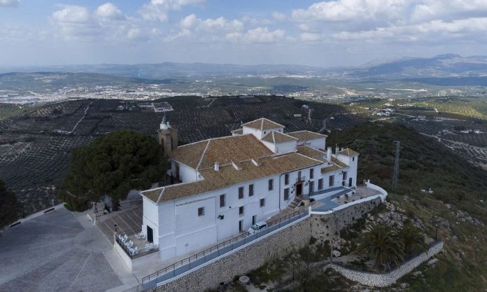 La descarga de un rayo en la Sierra de Aras de Lucena provoca importantes da&ntilde;os en el servicio el&eacute;ctrico